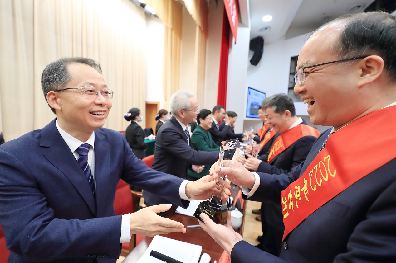 台州市民企纳税第四市委书记李跃旗颁奖1111.jpg 台州市民企纳税第四市委书记李跃旗颁奖1111.jpg
